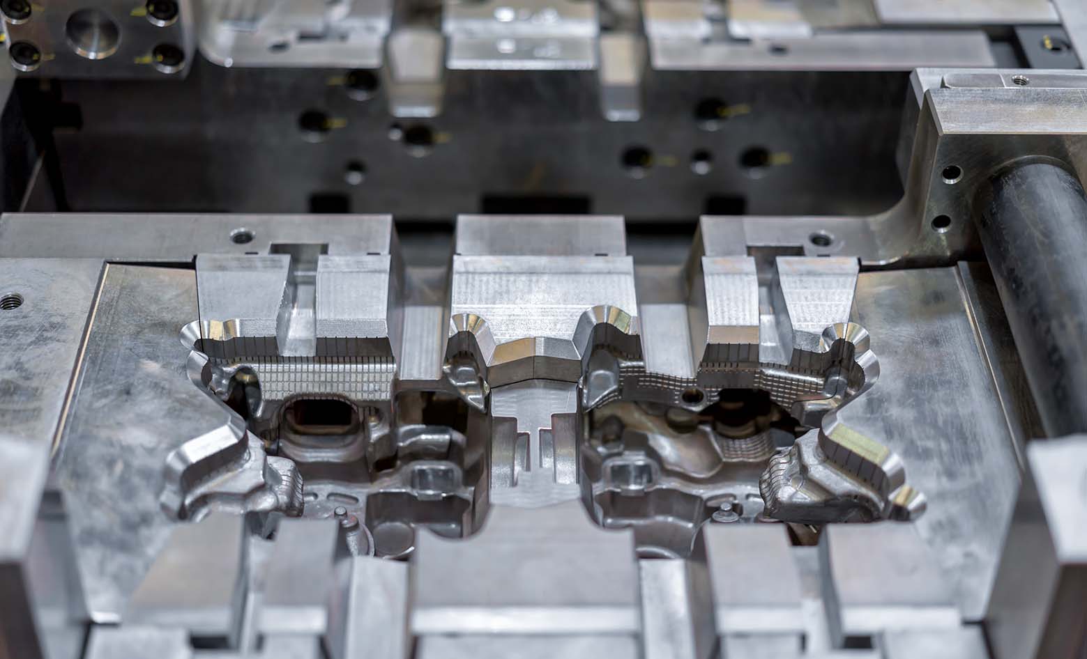 Die Casting metal parts using a steel mould