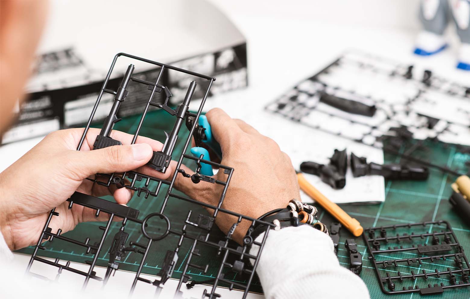 assembling plastic injection molded parts